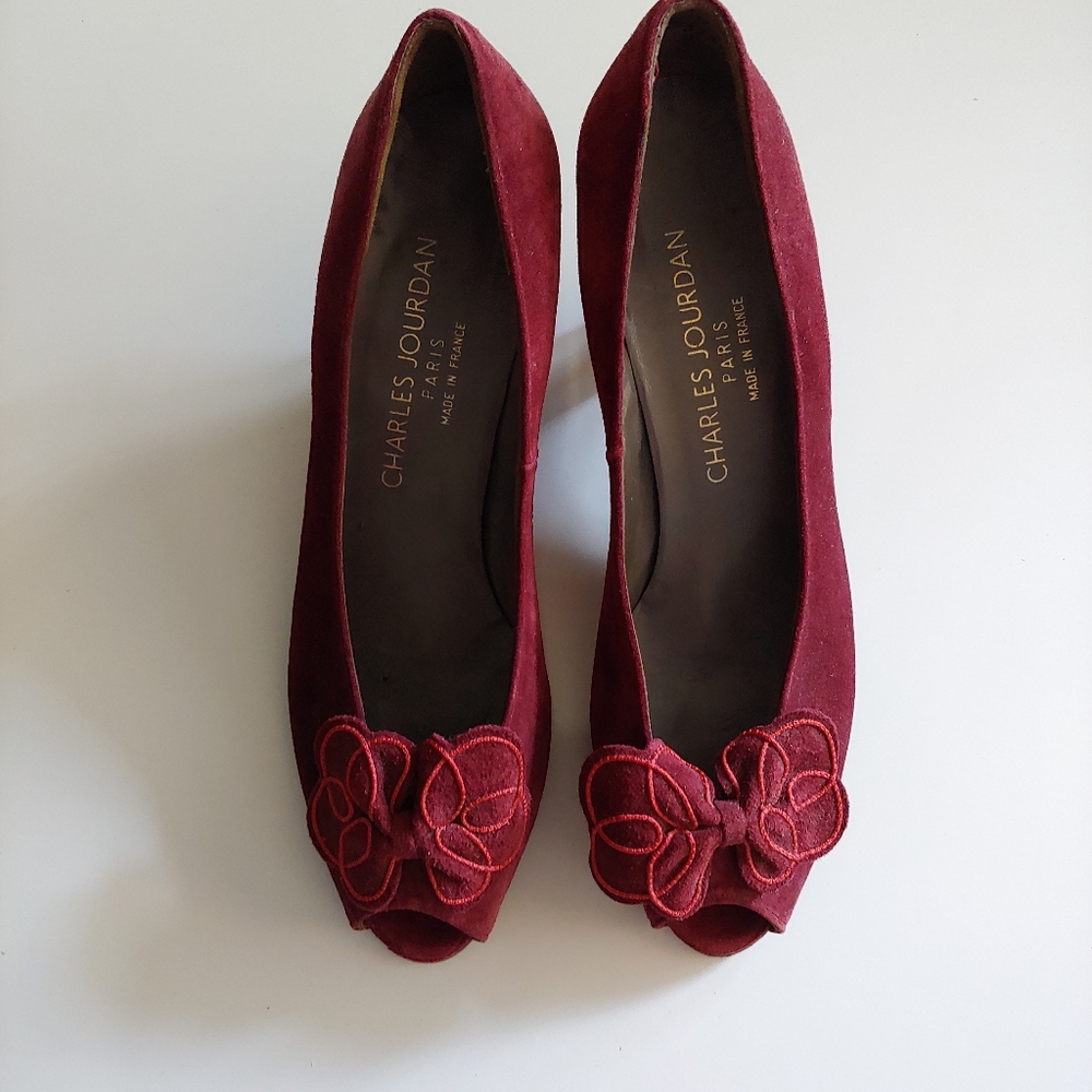 Charles Jourdan peek toe pumps
